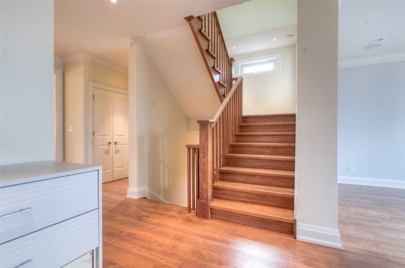 33 Cloverhill Rd, Toronto, M8Y1T1 | Image 3