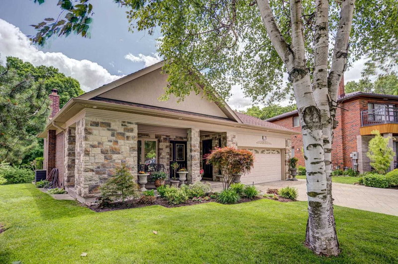 17 Hathor Cres, Toronto, M9L1C1 | Image 2