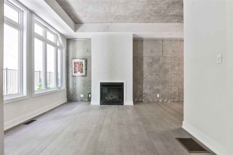 Th6 - 2067 Lake Shore Blvd W, Toronto, M8V 4B8 | Image 3