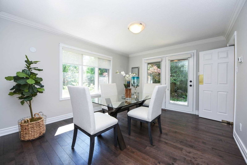 2623 Charlotte Crt, Mississauga, L5M 5E6 | Image 3