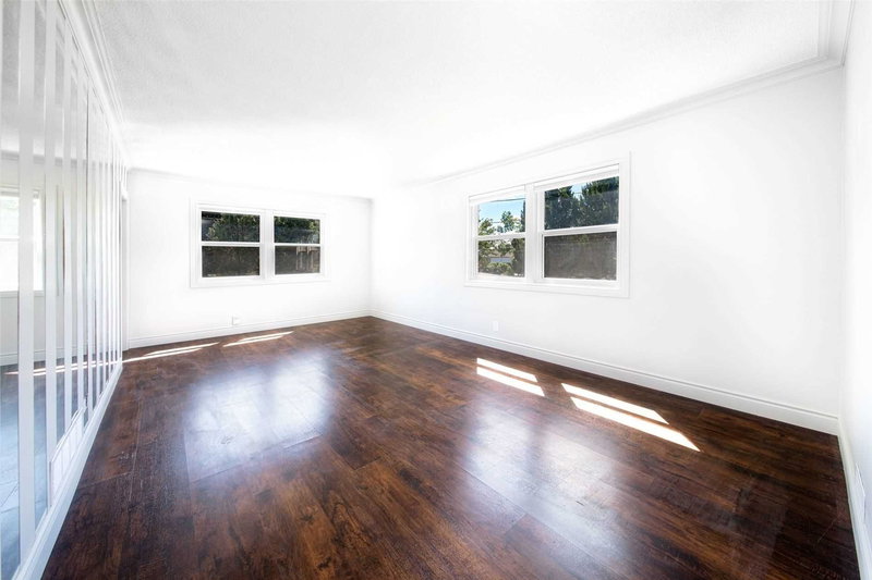 4 Larchmere Ave, Toronto, M9L2N1 | Image 2