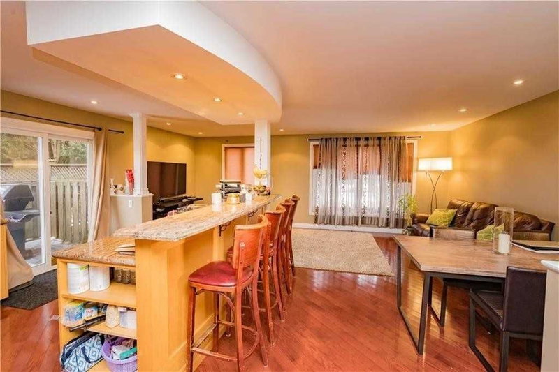 1286 Landfair Cres, Oakville, L6H2N3 | Image 2