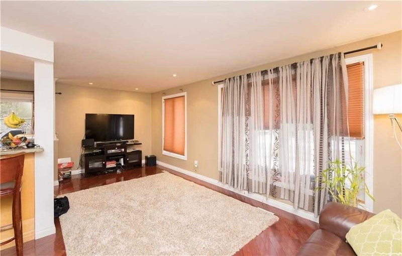 1286 Landfair Cres, Oakville, L6H2N3 | Image 3