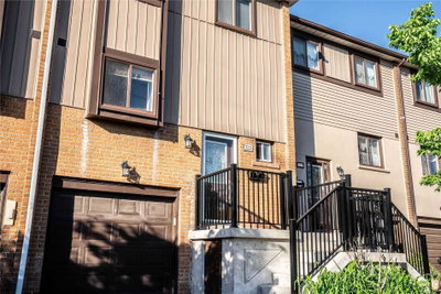 Townhouse sold at 122 Moregate Crescent, Brampton, Ontario, L6S3K9 - Central Park - MLS: W4801023