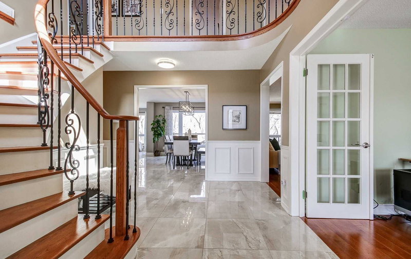 1928 Aldermead Rd, Mississauga, L5M3A1 | Image 2