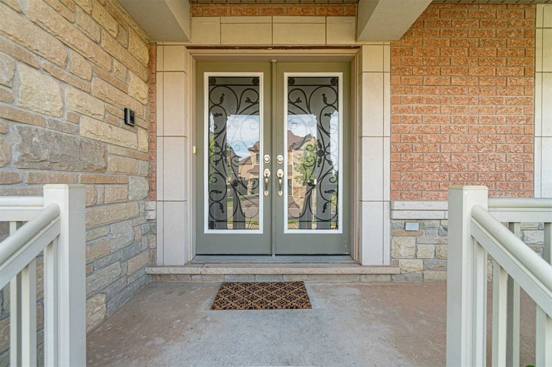 2 Beachville Circ, Brampton, L6X0V4 | Image 3