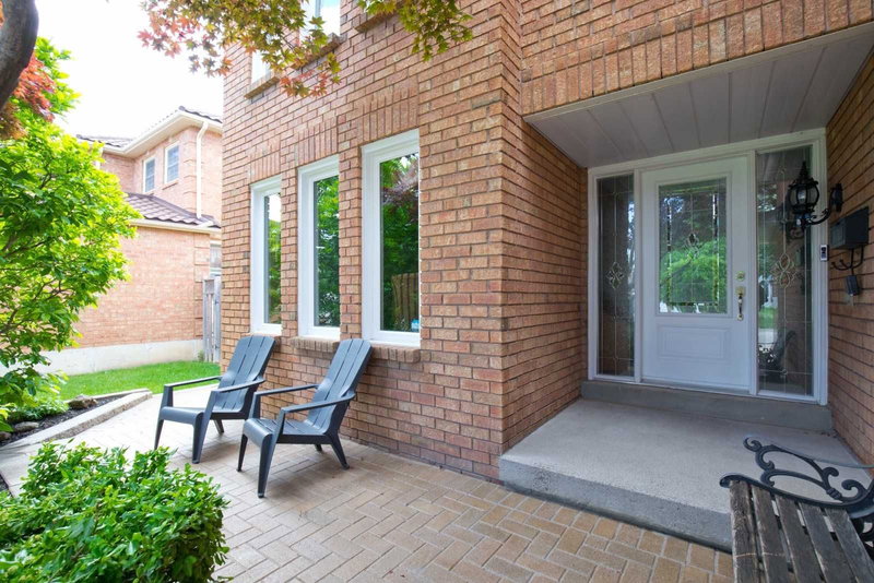 4 Garbutt Cres, Brampton, L6X3G5 | Image 3