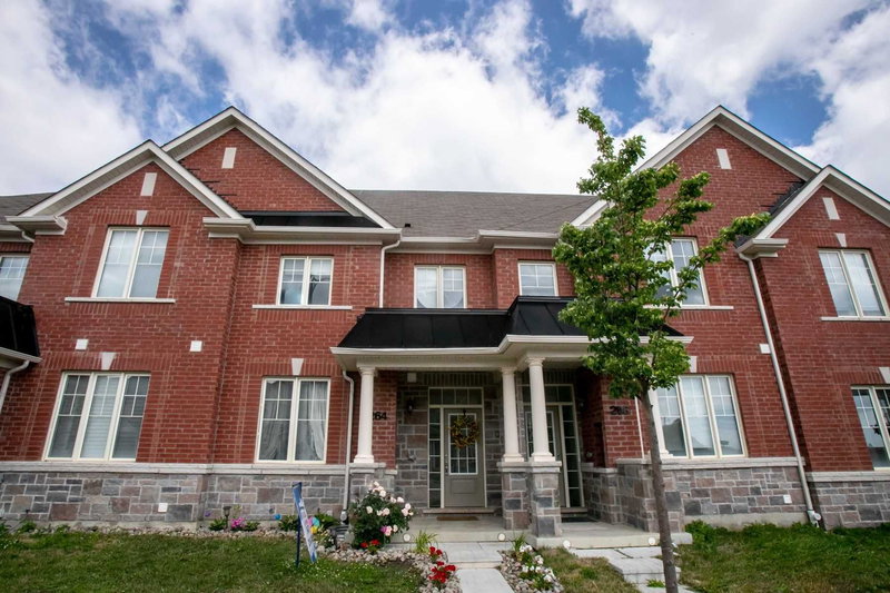 264 Inspire Blvd, Brampton, L6R3X9 | Image 2