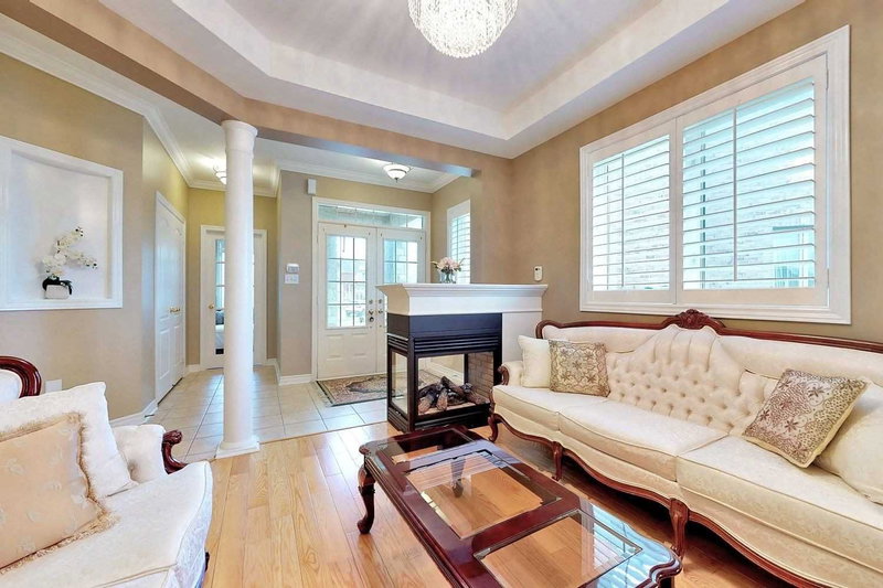 14 Oakhaven Rd, Brampton, L6P2Y3 | Image 2