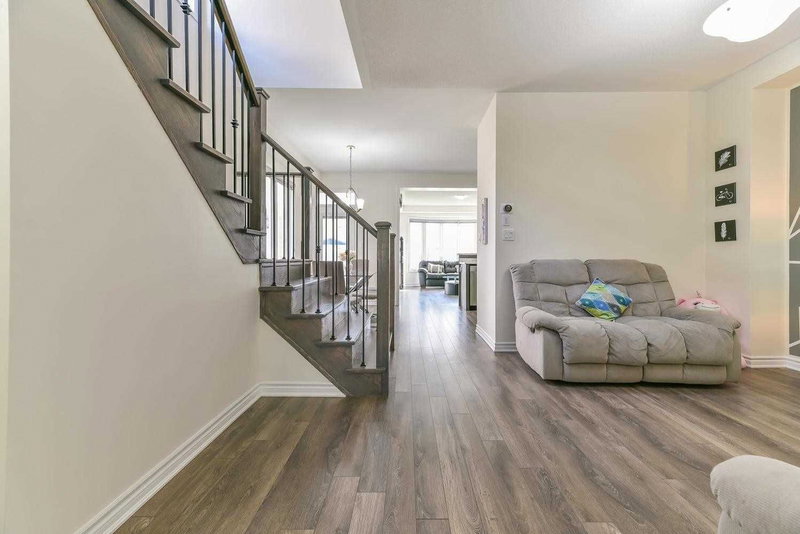 68 Phyllis Dr, Caledon, L7C4E2 | Image 3