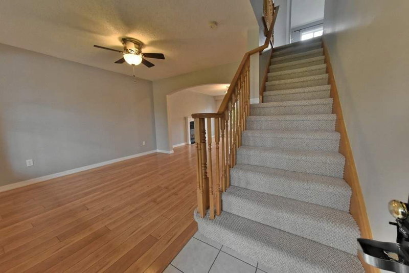 1652 Beaty Tr, Milton, L9T5Z7 | Image 3