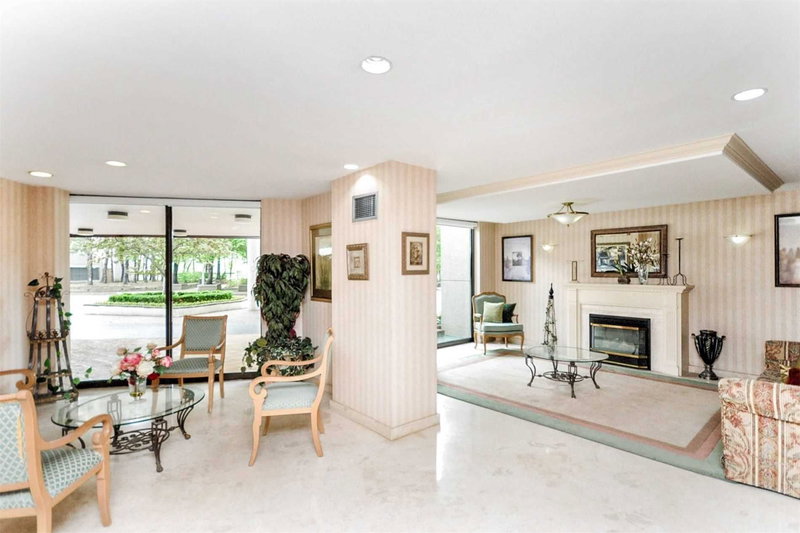 202 - 3700 Kaneff Cres, Mississauga, L5A4B8 | Image 3