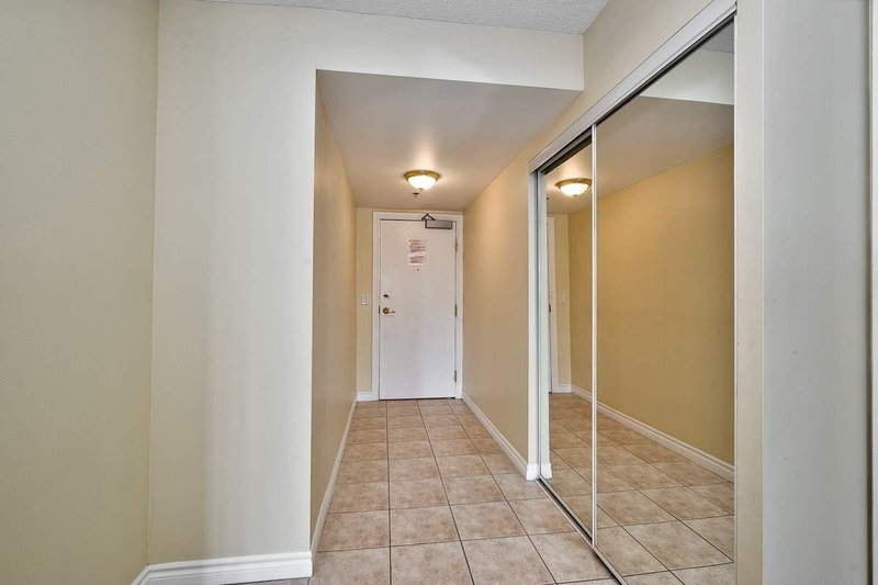 1301 - 100 Burloak Dr, Burlington, L7L6P6 | Image 3