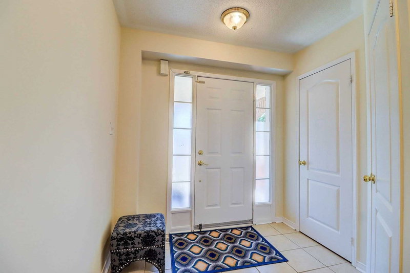 54 Buick Blvd, Brampton, L7A3X7 | Image 3