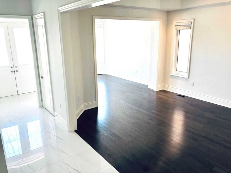 423 Threshing Mill Blvd, Oakville, L6H7H5 | Image 2