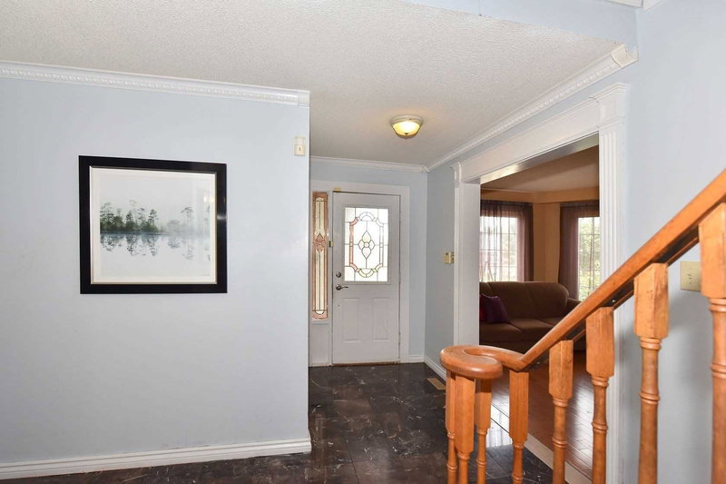 55 Castlehill Rd, Brampton, L6X4C9 | Image 2