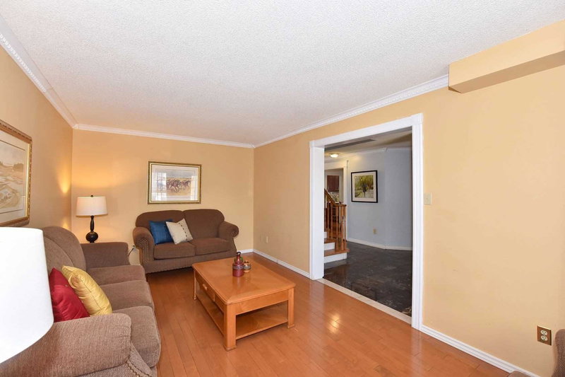 55 Castlehill Rd, Brampton, L6X4C9 | Image 3