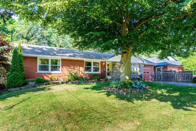 304 Pomona Ave, Burlington, L7N 1T3 | Image 2