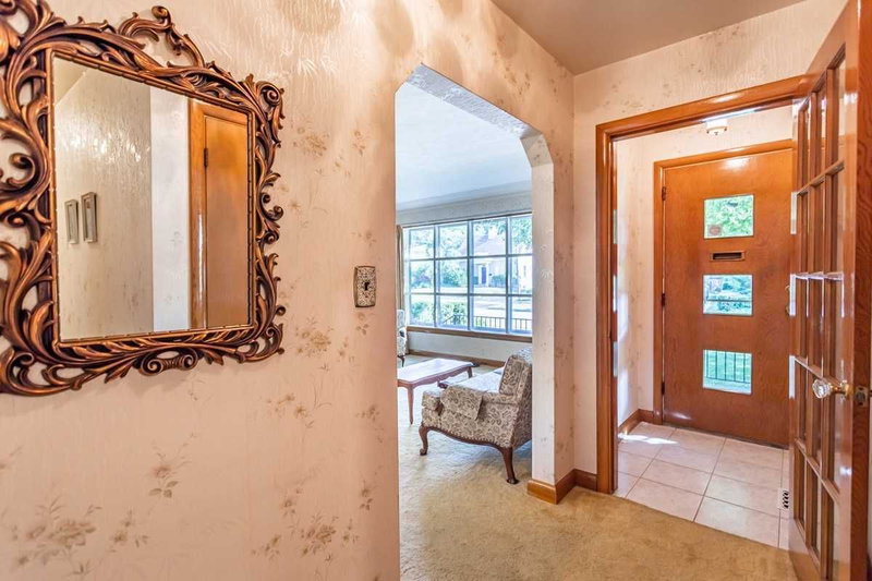 304 Pomona Ave, Burlington, L7N 1T3 | Image 3