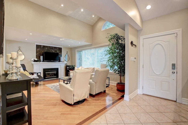 964 Parkland Ave, Mississauga, L5H3H1 | Image 3