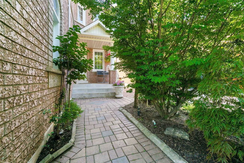 10 Safari Crt, Brampton, L7A1G8 | Image 3
