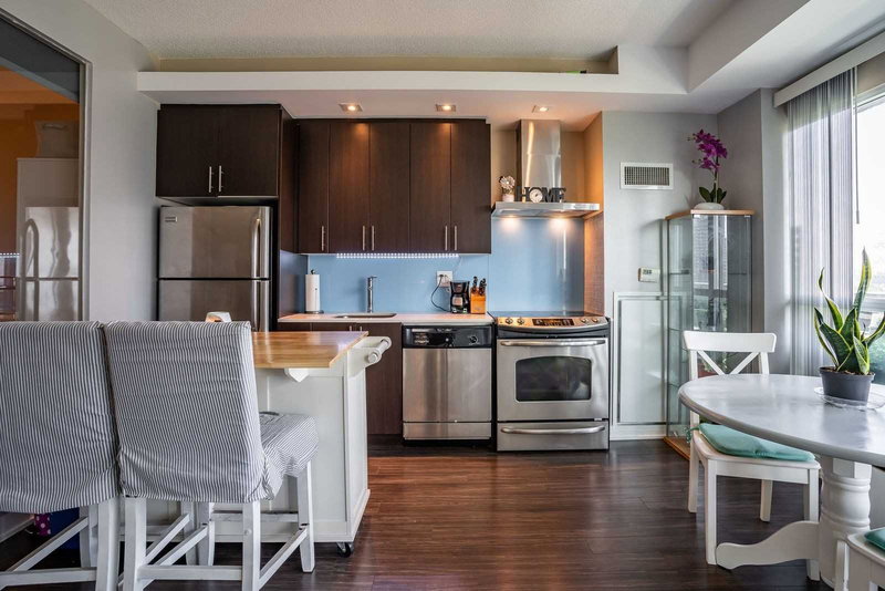 1025 - 165 Legion Rd N, Toronto, M8Y0B3 | Image 3