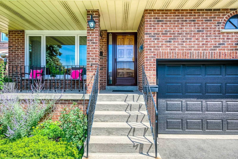 3 Panorama Cres, Brampton, L6S3T7 | Image 2