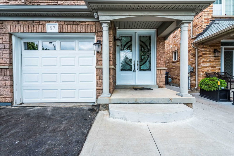67 Sweet Clover Cres, Brampton, L6R3A1 | Image 3