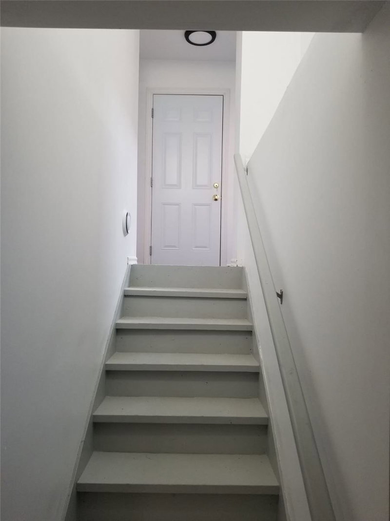 20 Plover Pl, Brampton, L6W4C5 | Image 2