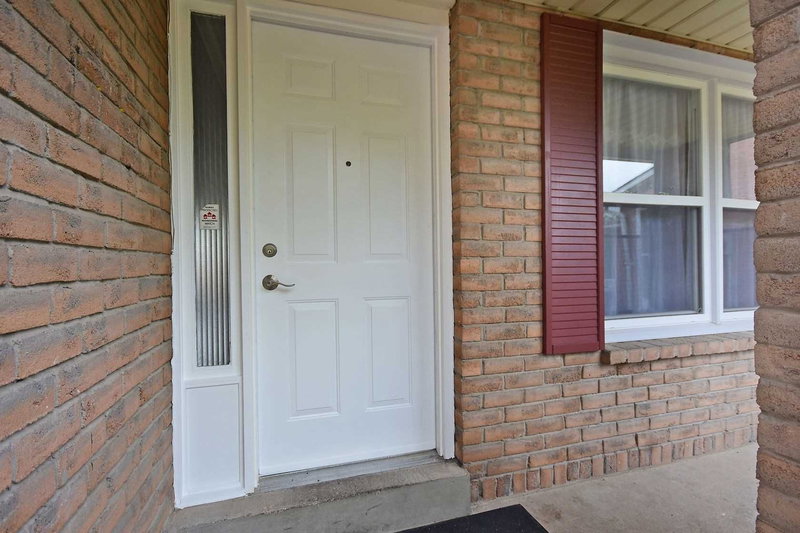 1124 Shagbark Cres, Mississauga, L5C3N7 | Image 3