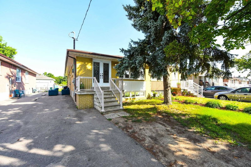 153 Vodden St E, Brampton, L6V1M6 | Image 2