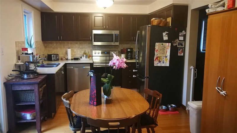 234 Howard Cres, Orangeville, L9W4W6 | Image 2