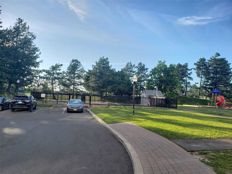 #411 - 25 Kensington Rd, Brampton, L6T3W8 | Image 3