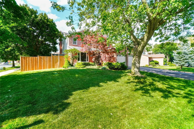 3031 Kilbride Crt, Mississauga, L5N 3C5 | Image 3