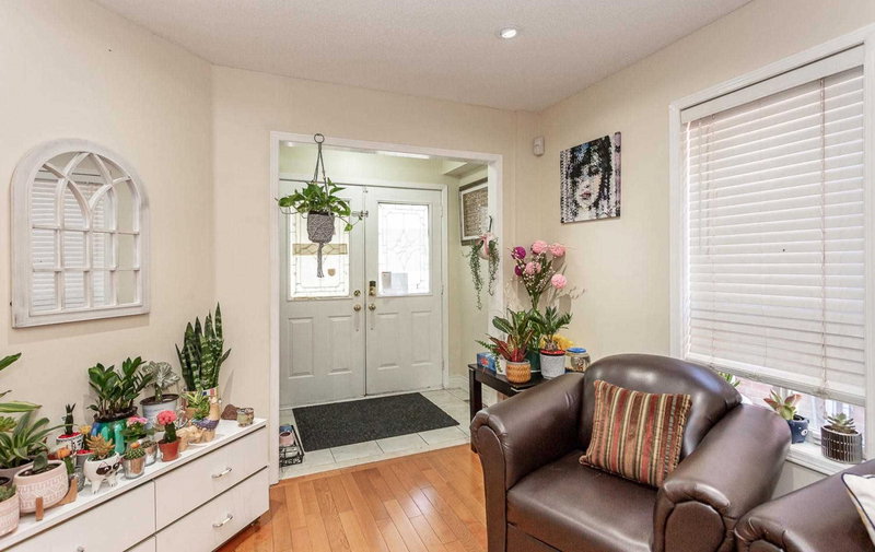 814 Golden Farmer Way, Mississauga, L5W1A7 | Image 3