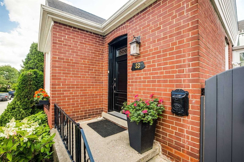 33 Thorndale Ave, Toronto, M8X1W8 | Image 2