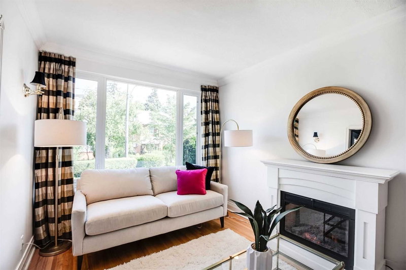 33 Thorndale Ave, Toronto, M8X1W8 | Image 3