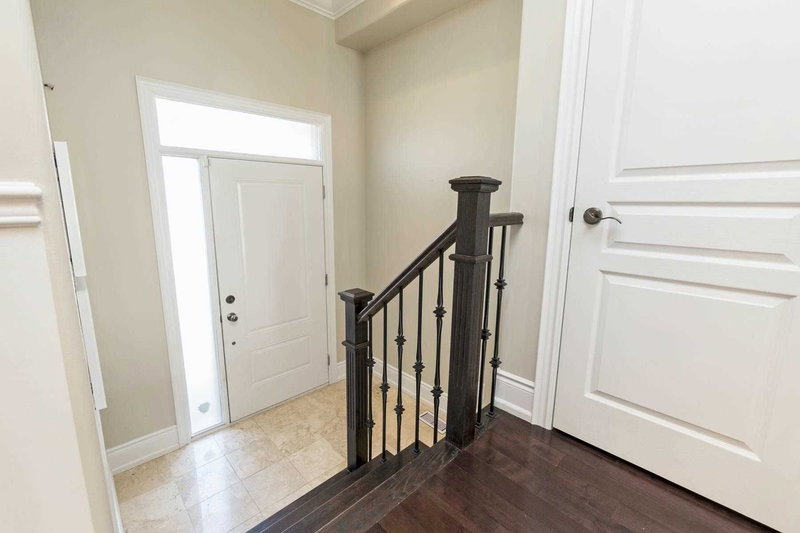 19 Connorvale Ave E, Toronto, M8W3Z9 | Image 3