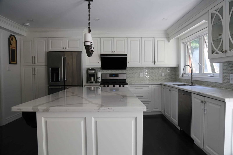 31 Bearwood Dr, Toronto, M9A4G5 | Image 3