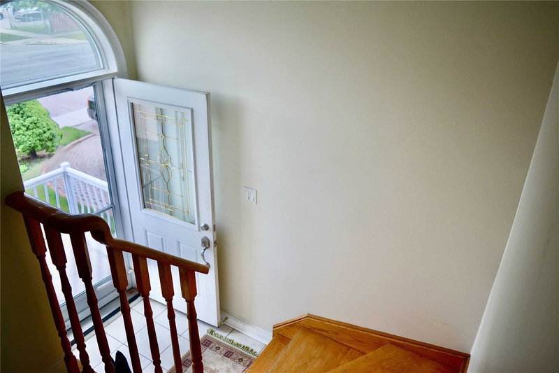 114 Sentinel Rd, Toronto, M3J1S9 | Image 3