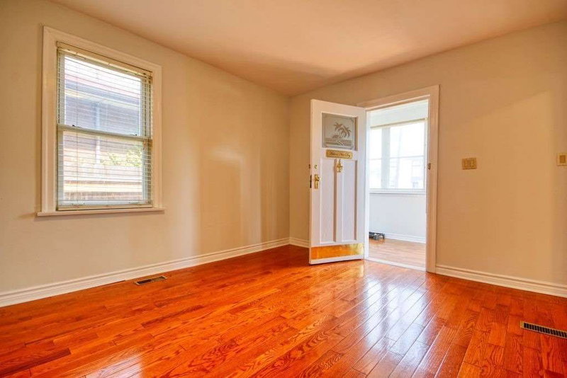 1038 Edgeleigh Ave, Mississauga, L5E2G1 | Image 3