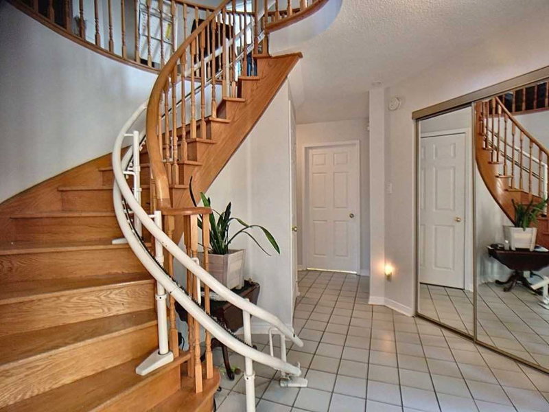 21 Bristol Ave, Brampton, L6X2B1 | Image 2