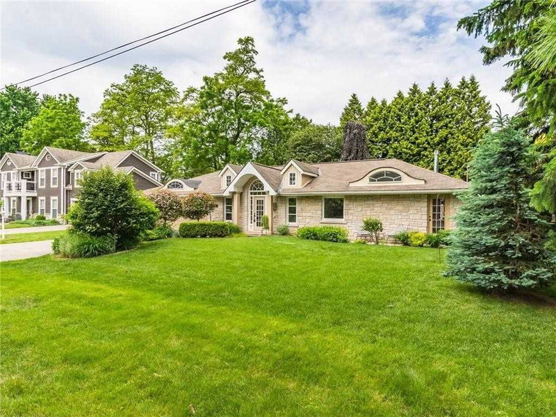 135 Secord Lane, Burlington, L7L2H6 | Image 2