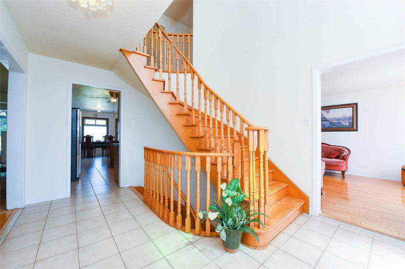 20 Plover Pl, Brampton, L6W4C5 | Image 2