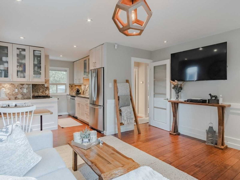 33 Cochrane Dr, Toronto, M8Z3Z4 | Image 2