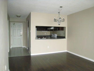 Unit 701 — 250 Webb Dr, Mississauga - City Centre image-0-1