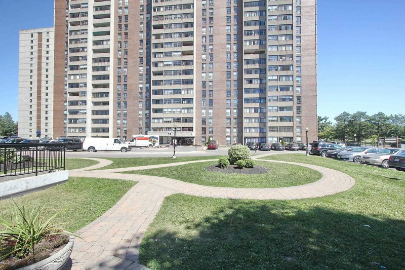 304 - 18 Knightsbridge Rd, Brampton, L6T3X5 | Image 3