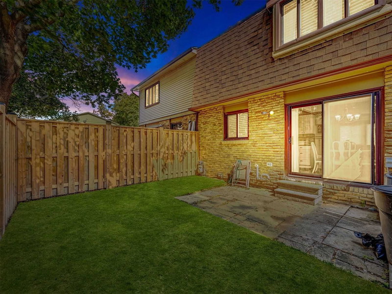 102 - 105 Hansen Rd N, Brampton, L6V 3C9 | Image 2