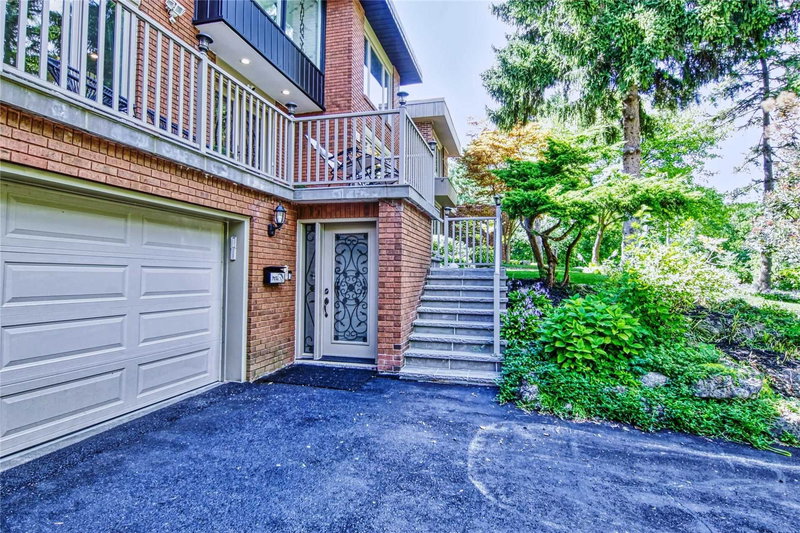 31 Bearwood Dr, Toronto, M9A4G5 | Image 2