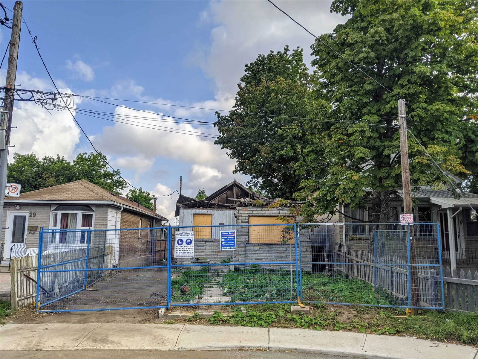 Detached House sold at 27 Brownville Avenue, Toronto, Mount Dennis, M6N 4L2 - MLS: W4902641